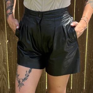 Vintage Genuine Leather High-Waisted Shorts – Size 2 (Marked 5–6)